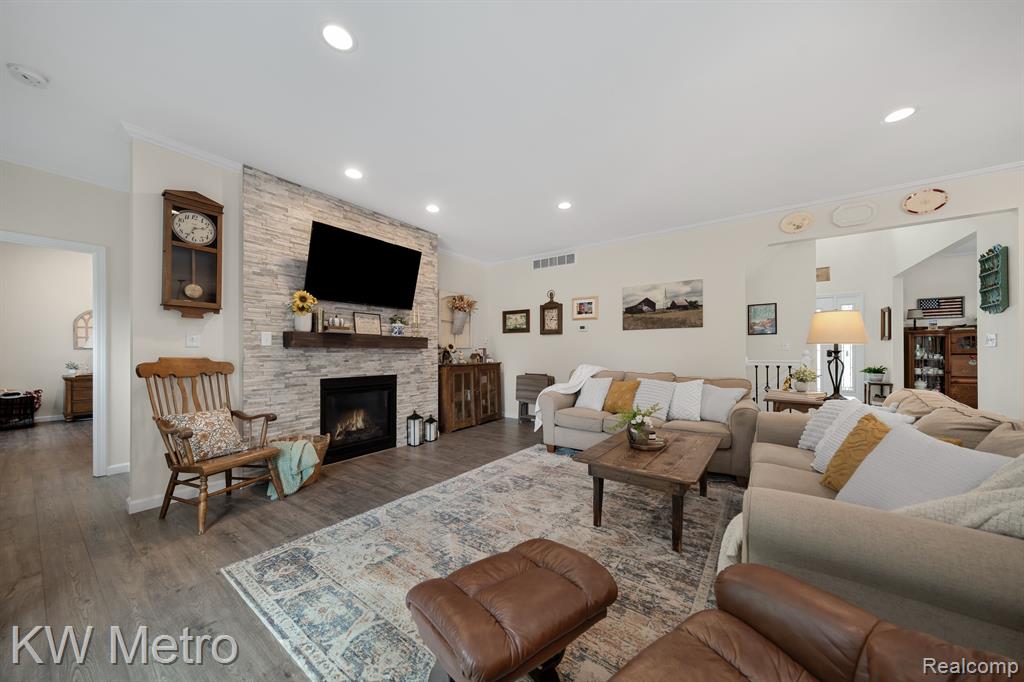 836 OAK CANYON Court, Holly, MI 48442 — Photo 6