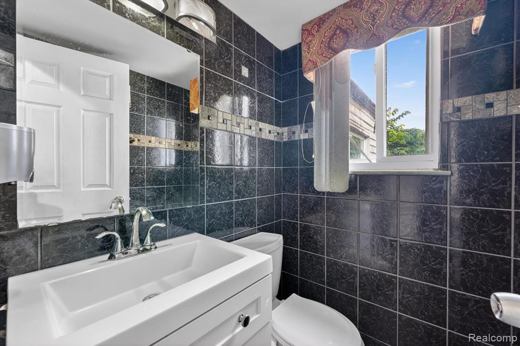 8452 Doncaster, Sterling Heights, MI 48312 — Photo 24
