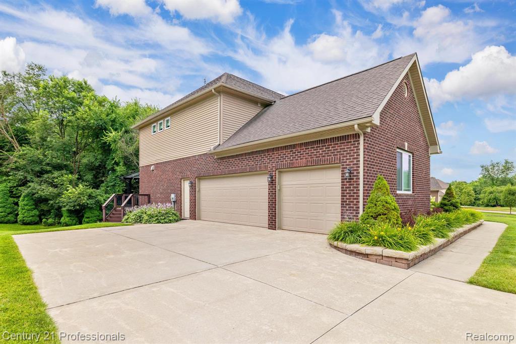 9754 Windsor Lane, Clarkston, MI 48348 — Photo 12