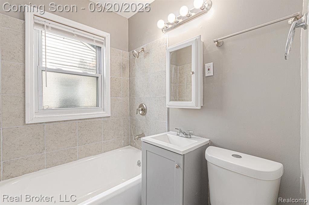 18565 Kenosha Street, Harper Woods, MI 48225 — Photo 11