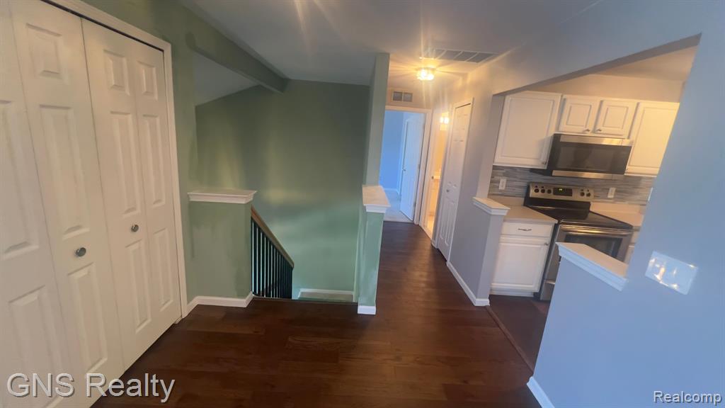 45544 WARWICK Drive, Macomb, MI 48044 — Photo 10