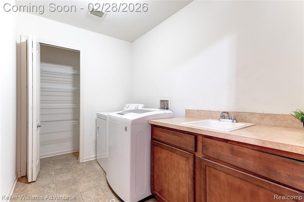27455 Harrington Way, Novi, MI — Photo 31