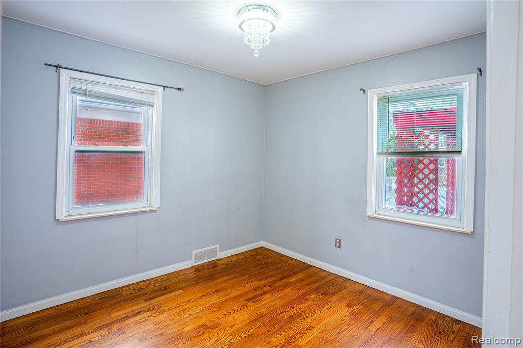 8467 Riverview Street, Dearborn Heights, MI 48127 — Photo 14