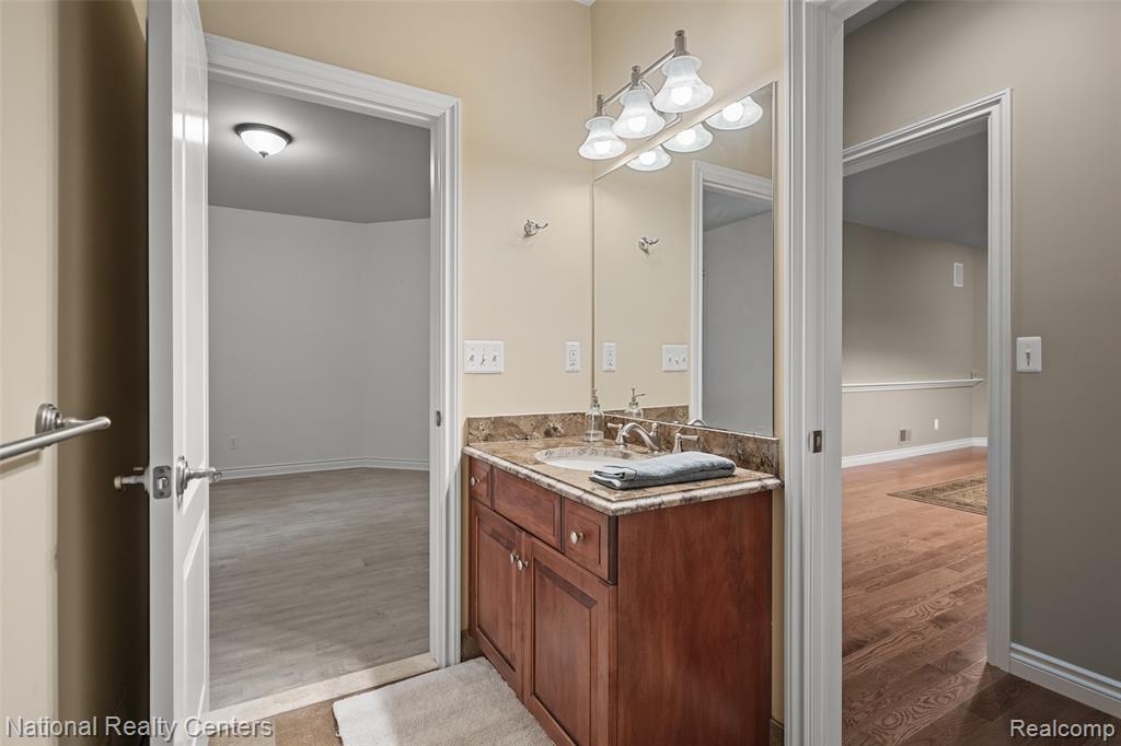 5010 Forest Valley Drive, Clarkston, MI 48348 — Photo 65