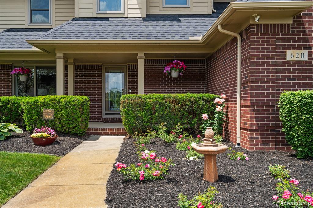 620 Olivia Drive, Milford, MI 48381 — Photo 2