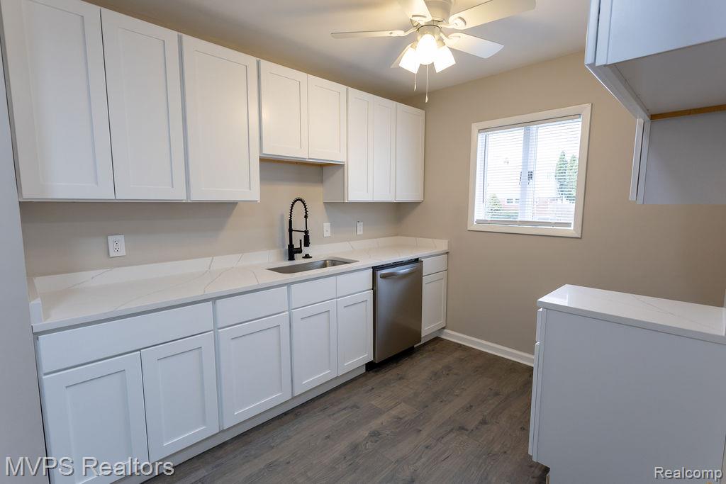 20220 Lancaster Street, Harper Woods, MI 48225 — Photo 5
