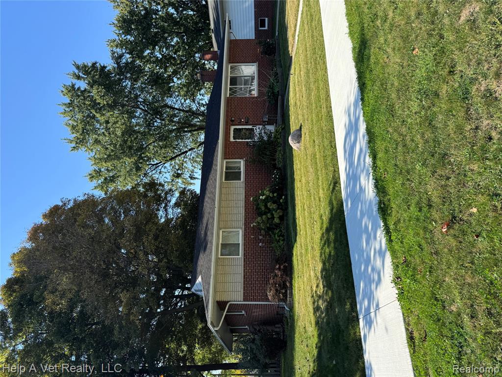 911 Newport Drive, Fenton, MI 48430 — Photo 3