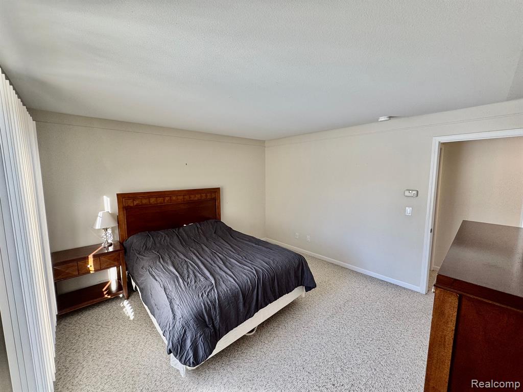 488 FOX HILLS Drive S, Bloomfield Hills, MI 48304 — Photo 13