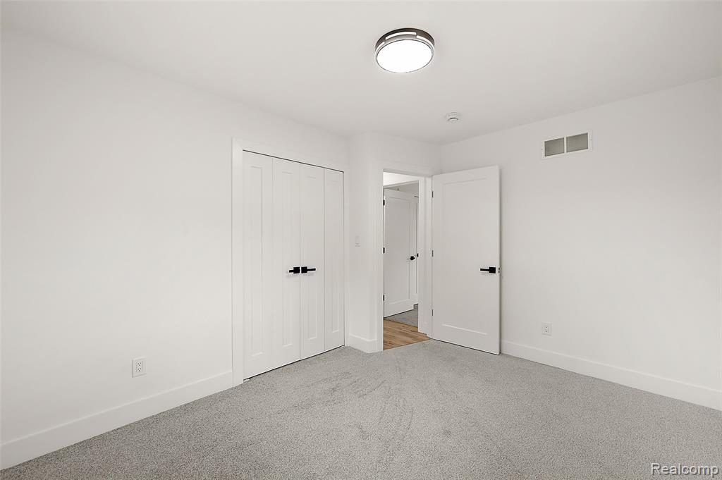 6141 Paramus, Clarkston, MI — Photo 20