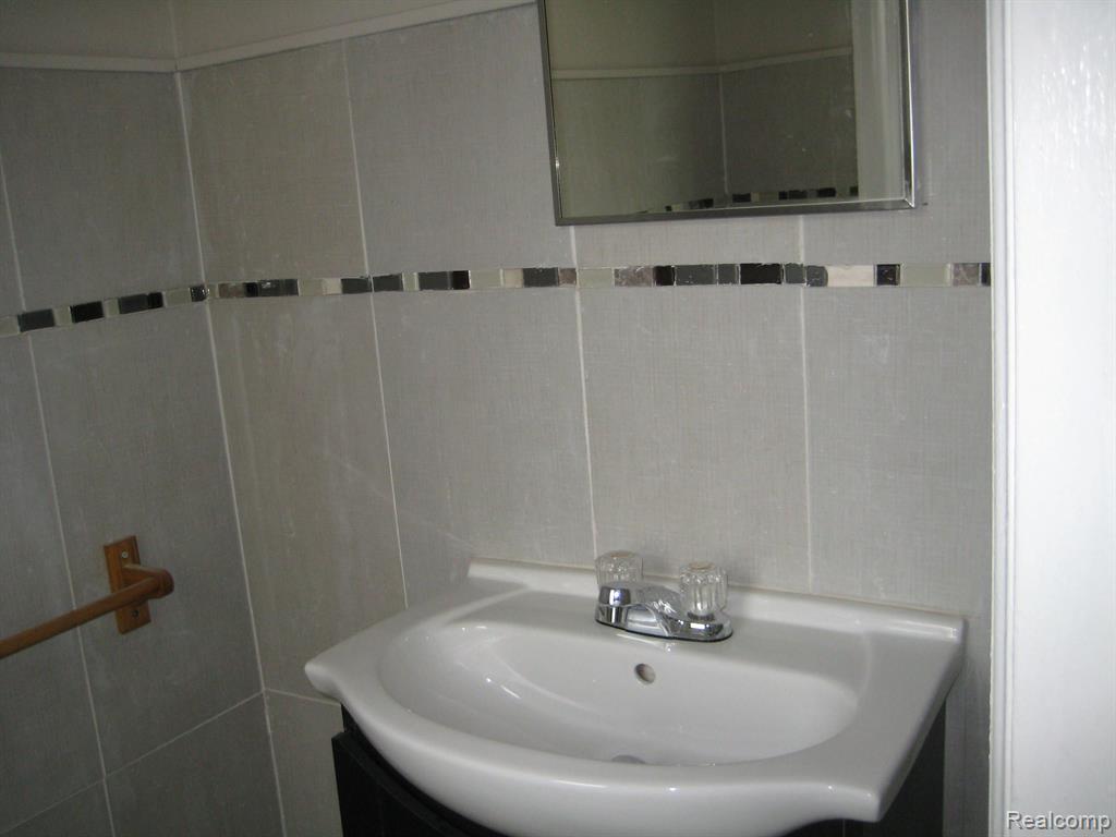 8066 NORMILE Street, Detroit, MI 48204 — Photo 22