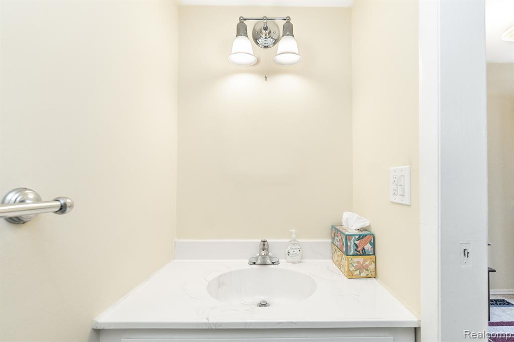 1814 WICKHAM Street, Royal Oak, MI 48073 — Photo 8