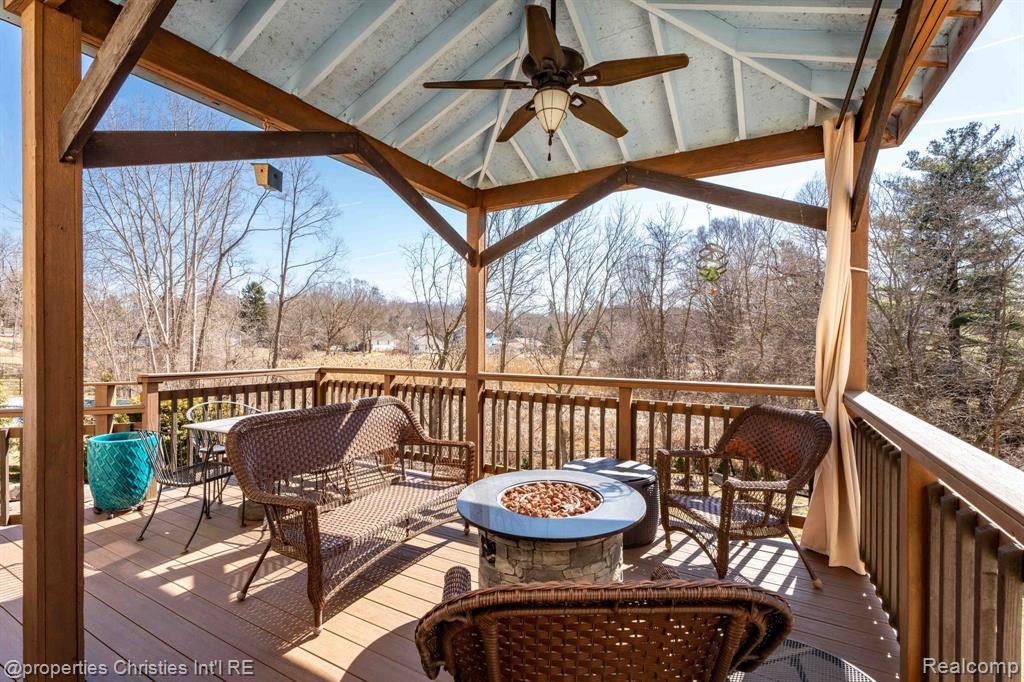 815 AMBERWOOD Street, Auburn Hills, MI 48326 — Photo 9