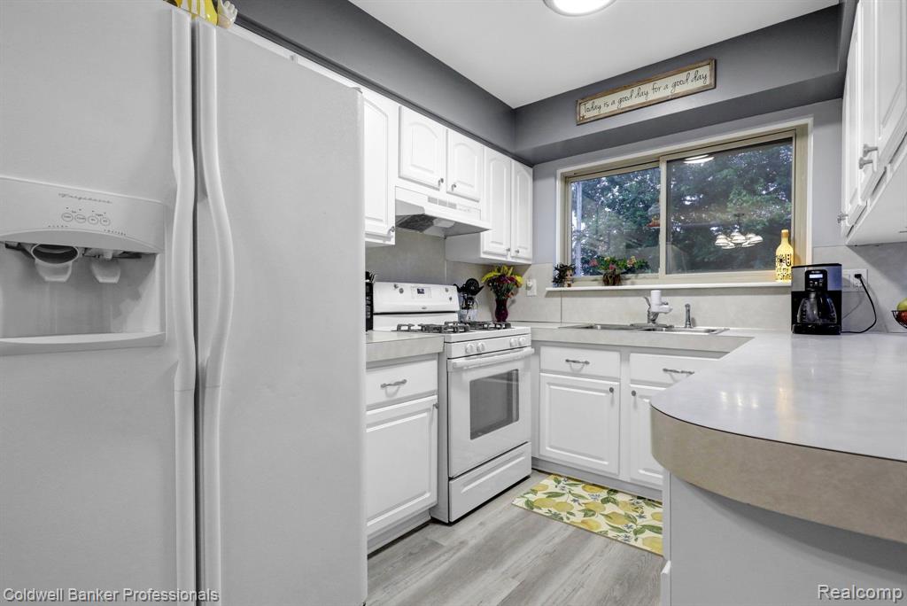 5158 SPINNING WHEEL Drive, Grand Blanc, MI 48439 — Photo 12