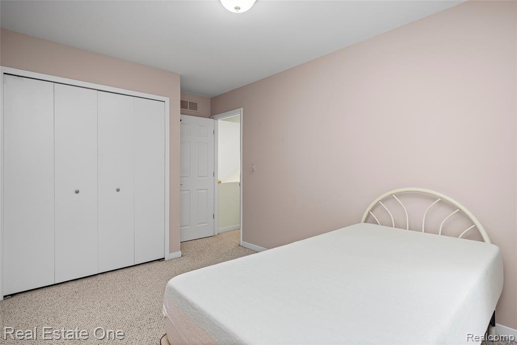 4642 Ponderosa Street, Commerce Twp, MI 48382 — Photo 32