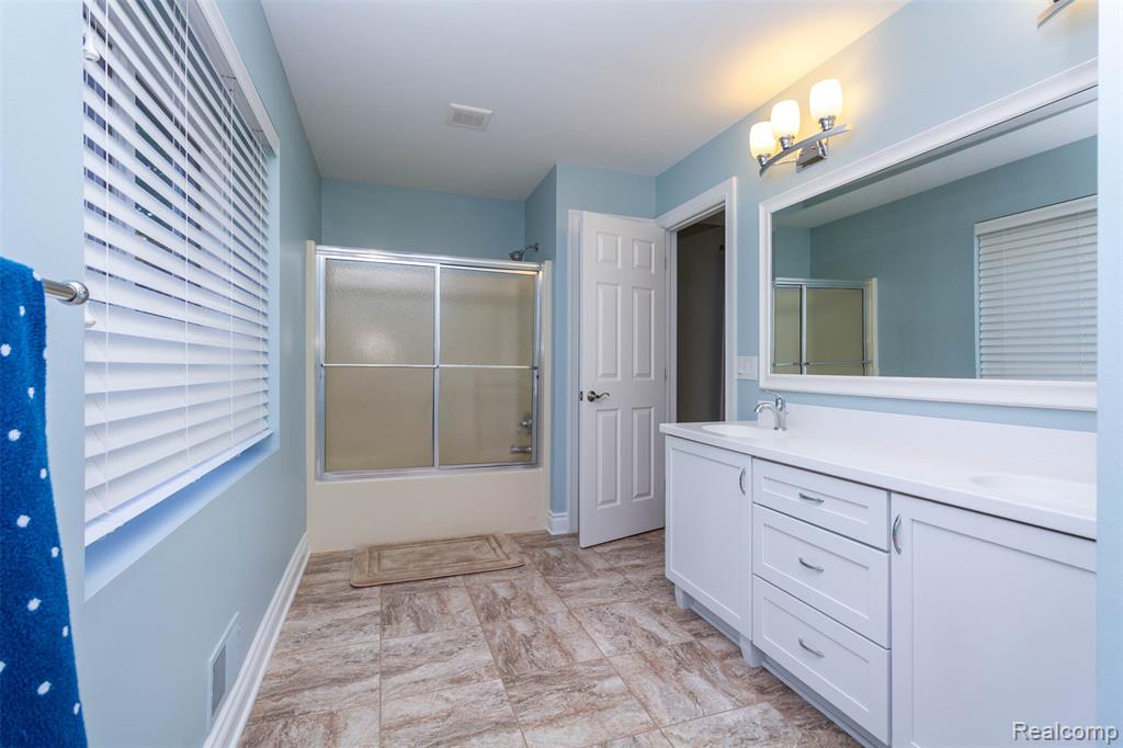 6081 Byram Lake Drive, Linden, MI 48451 — Photo 34