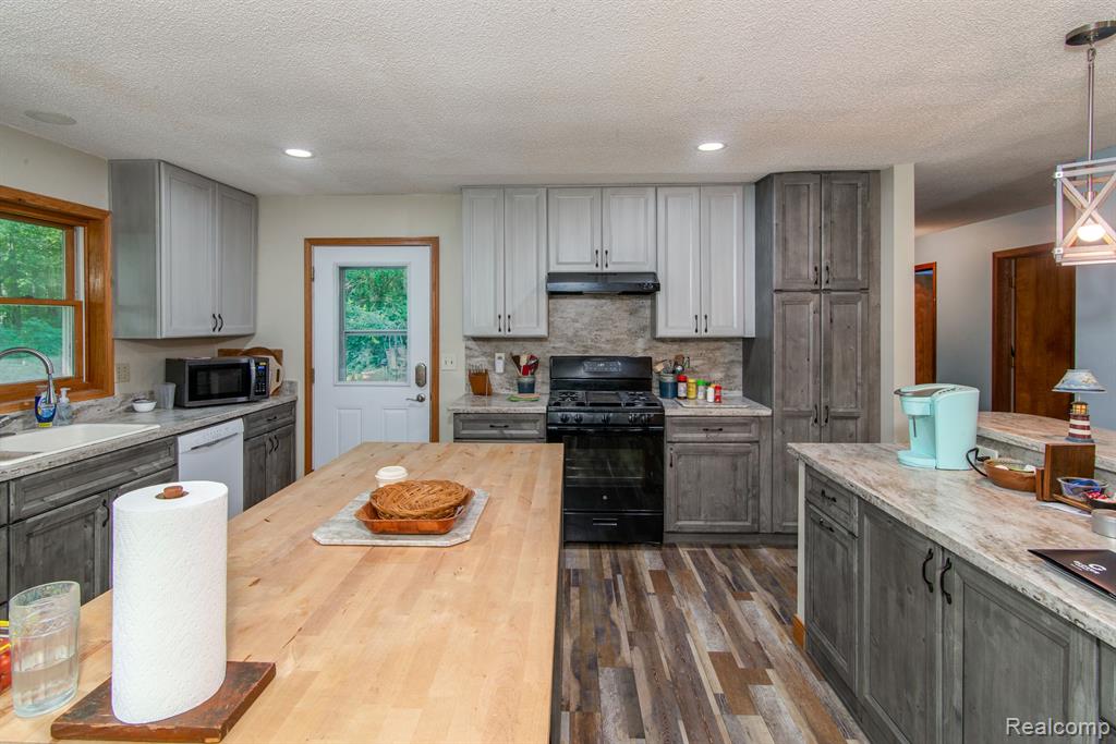 11375 CLINTON Road, Rives Junction, MI 49277 — Photo 10