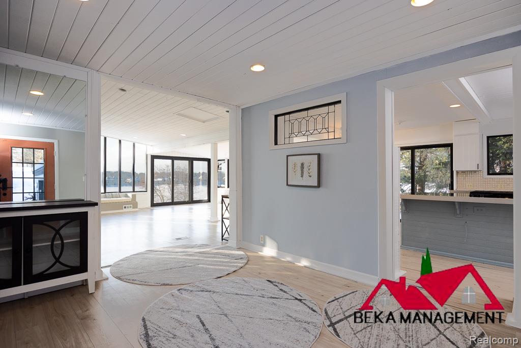 6005 Upper Straits Boulevard, West Bloomfield, MI 48324 — Photo 3