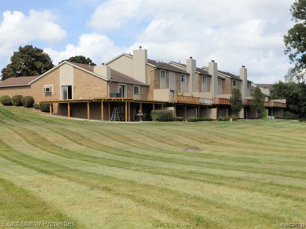 6896 NORTHCREST Way E, 15, Clarkston, MI — Photo 48