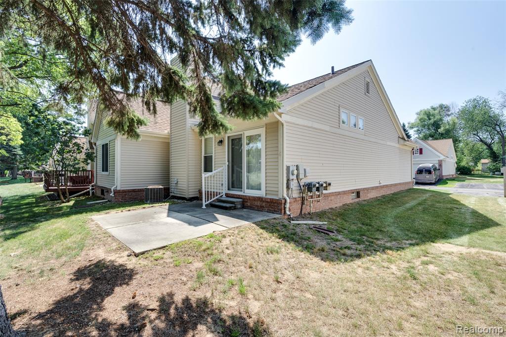 37306 Amhurst Drive, Westland, MI — Photo 32