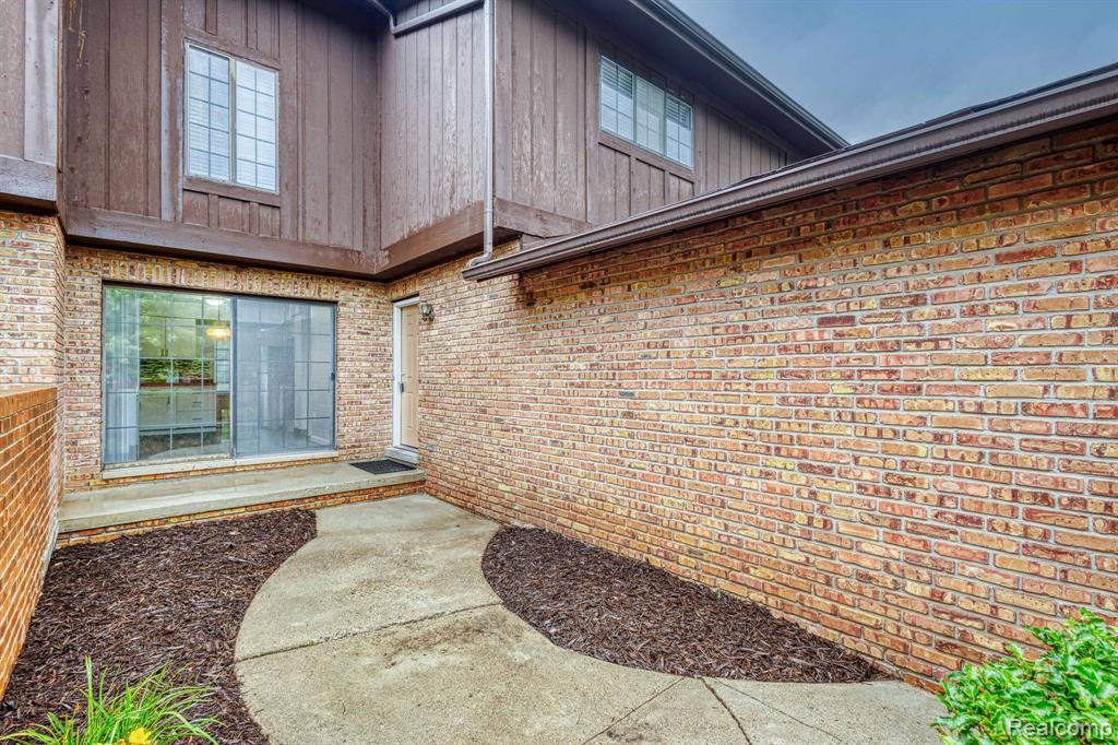26188 SUMMERDALE Drive, Southfield, MI 48033 — Photo 4