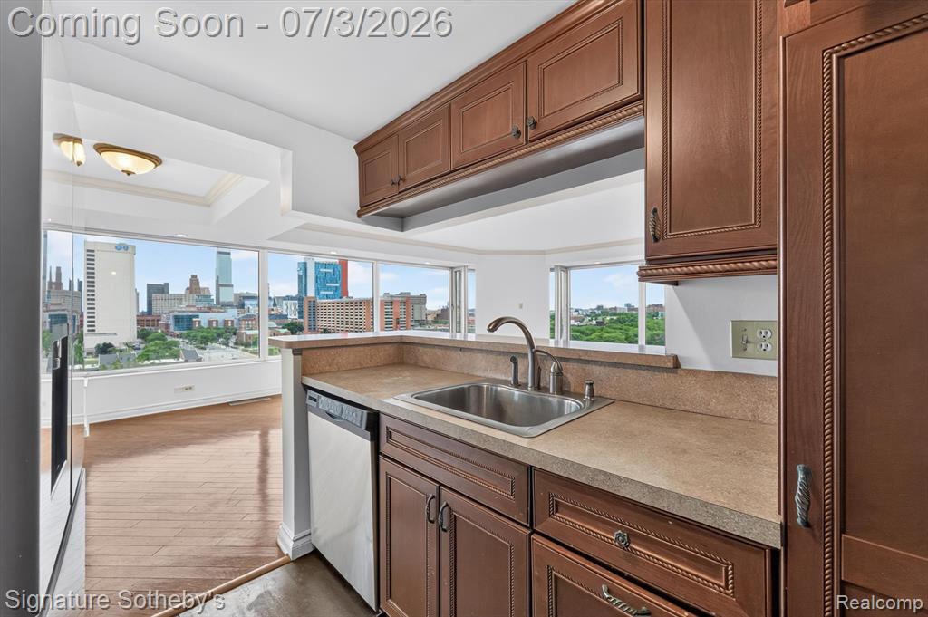 1300 E Lafayette Street, 912, Detroit, MI 48207 — Photo 8
