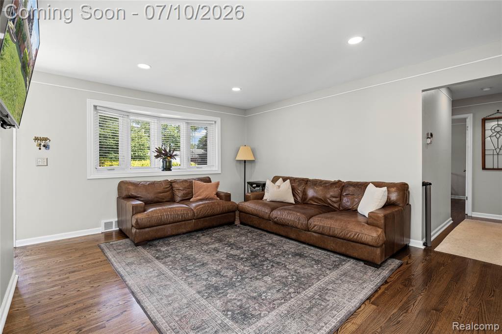 8561 Liberty Boulevard, Westland, MI — Photo 10