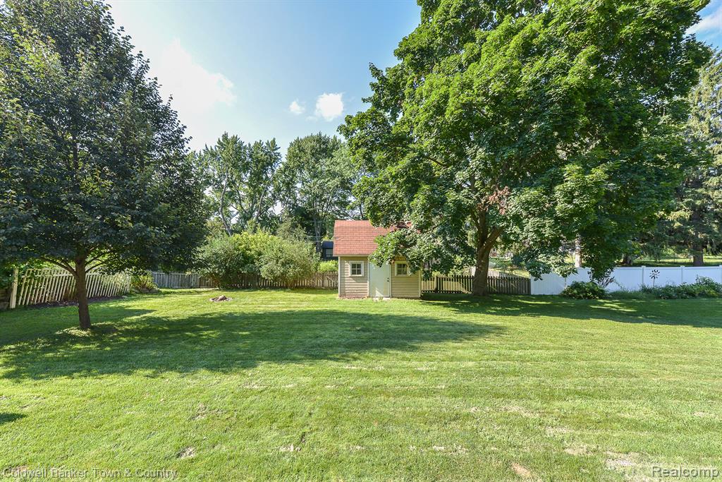 725 E GRAND RIVER Avenue, Fowlerville, MI 48836 — Photo 7