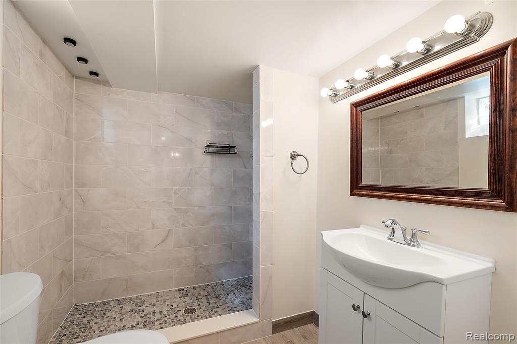 20879 Beaufait Street, Harper Woods, MI 48225 — Photo 30
