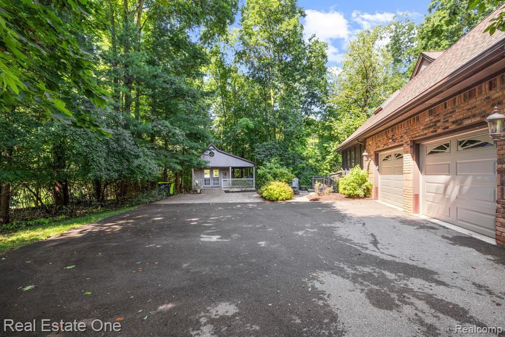 44211 CHEDWORTH Drive, Northville, MI 48167 — Photo 52