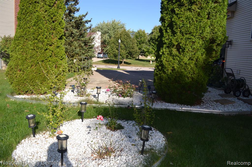 8290 HUMMINGBIRD Drive, Ypsilanti, MI 48197 — Photo 21