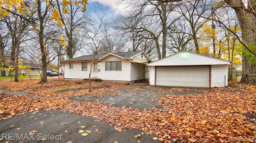 4808 Alpha Way, Flint, MI 48506 — Photo 2