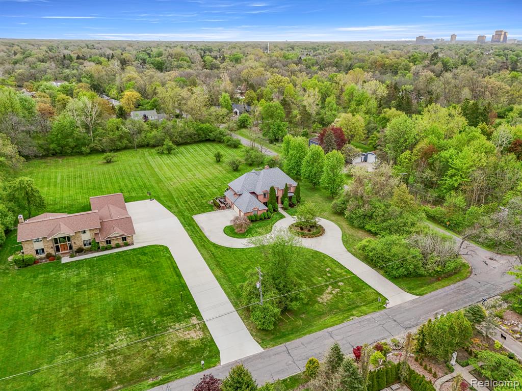 30060 Bristol Lane, Bingham Farms, MI 48025 — Photo 74