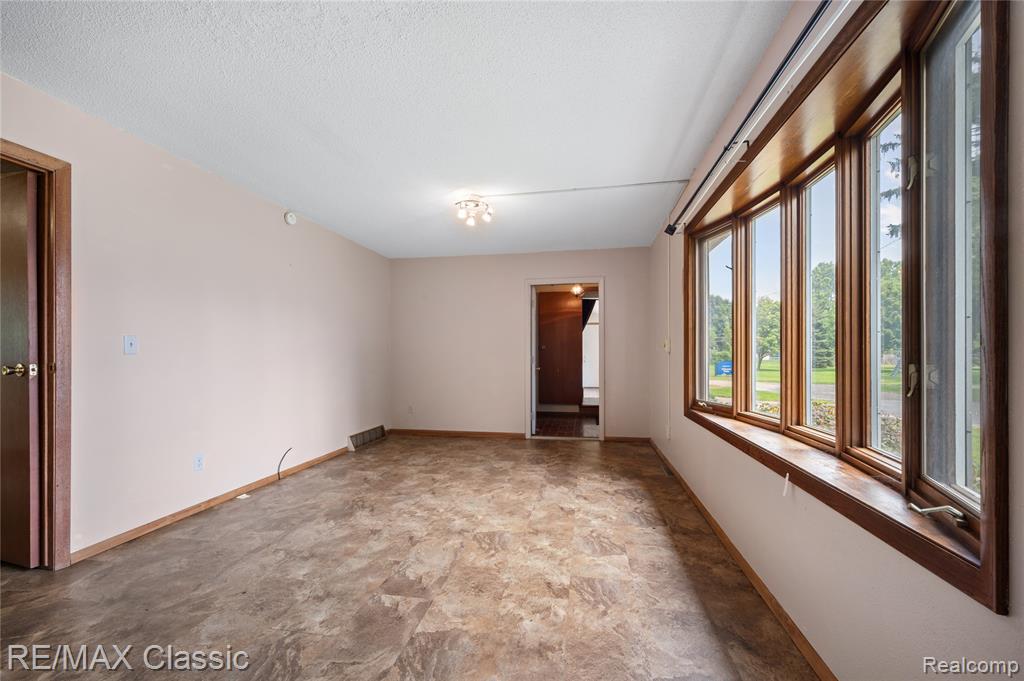 594 Maple Vista Street, Imlay City, MI 48444 — Photo 12