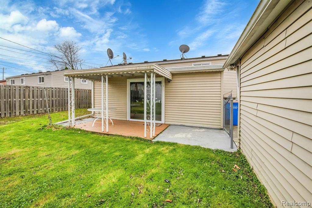 4667 E 13 MILE Road, Warren, MI 48092 — Photo 23