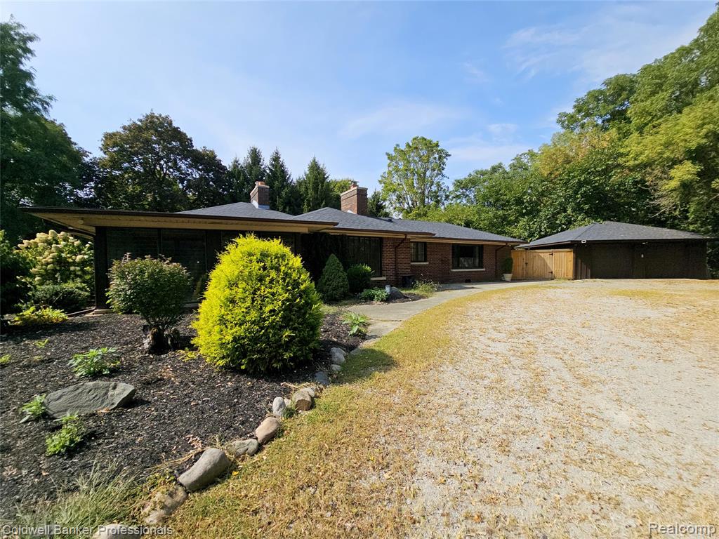 58540 Grand River Avenue, New Hudson, MI 48165 — Photo 2
