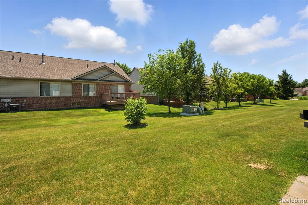 50501 Abbey Drive, New Baltimore, MI 48047 — Photo 39