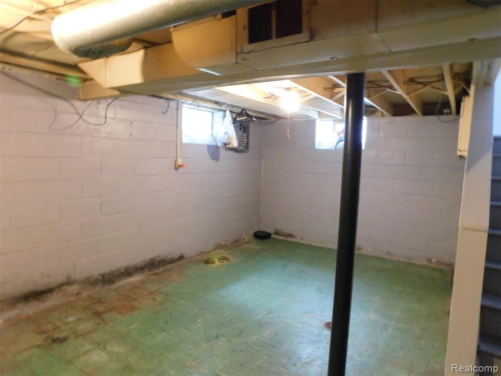 8260 Hartwell Street, Detroit, MI 48228 — Photo 9