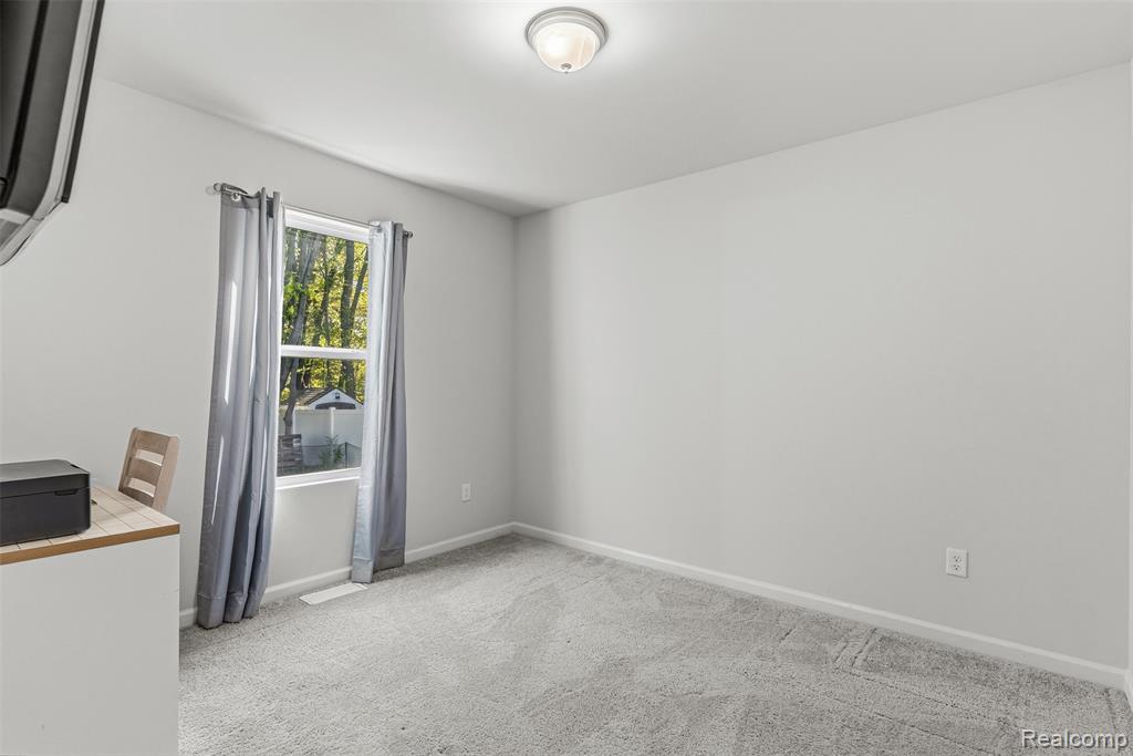 6048 Burton Estates Drive, Burton, MI 48519 — Photo 17
