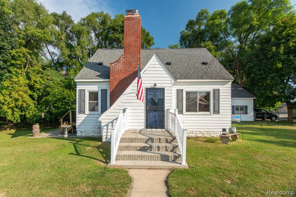 657 Monroe Avenue, Mount Morris, MI 48458 — front exterior