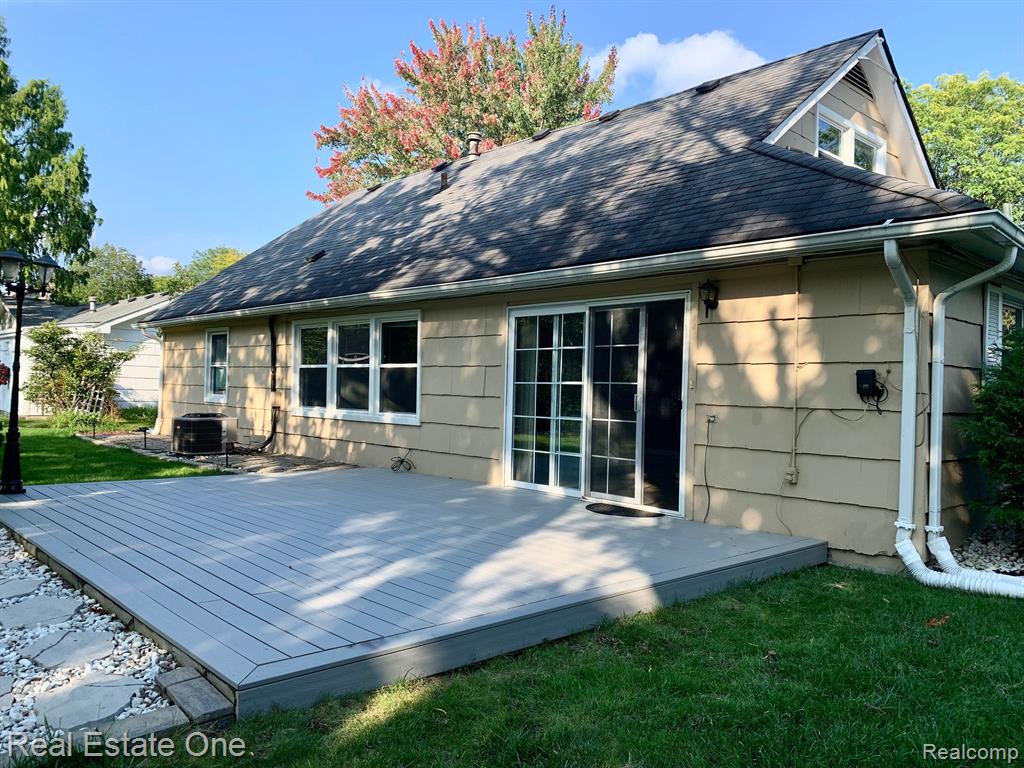 4757 HYDE PARK Drive, Troy, MI 48085 — Photo 16