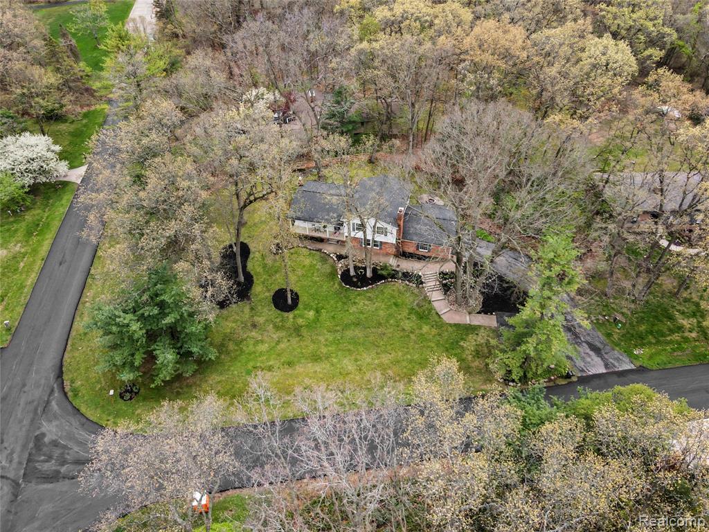6040 Tall Oak Way, Brighton, MI 48116 — Photo 32