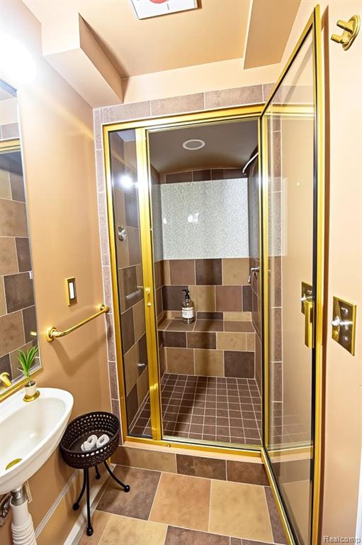 227 Biltmore Drive, Troy, MI 48084 — Photo 15
