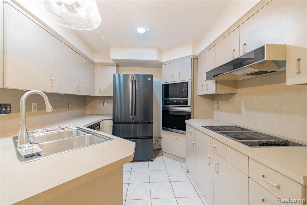 8063 Colony Drive, 1, Grosse Ile, MI 48138 — Photo 11