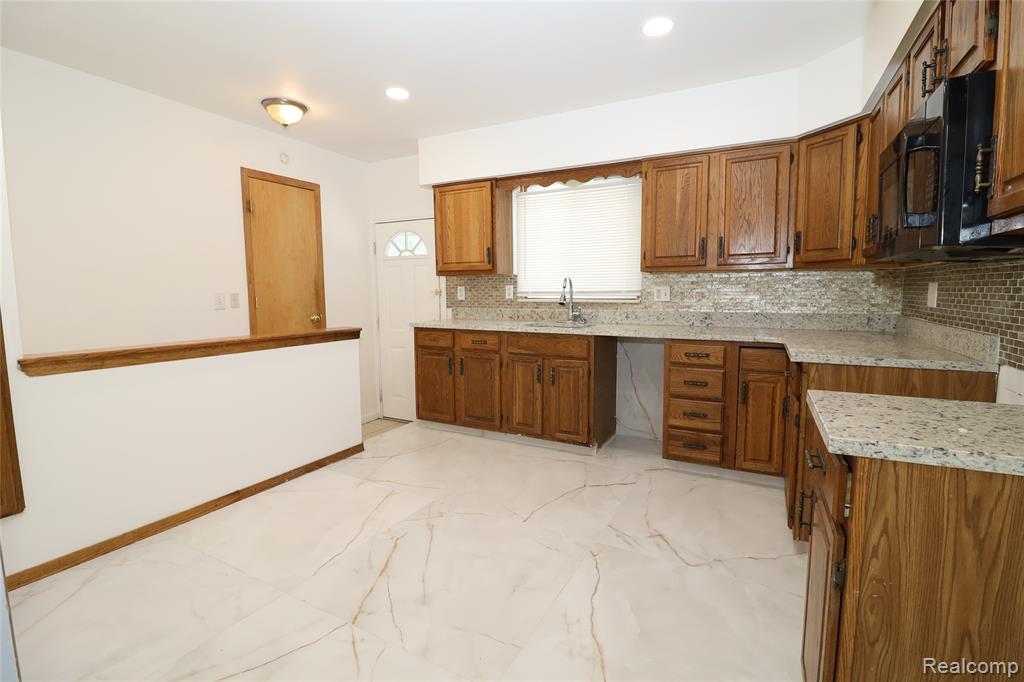 8555 Berwyn, Dearborn Heights, MI 48127 — Photo 13