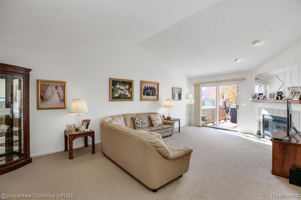 35211 White Pine Trail, Farmington Hills, MI 48335 — Photo 10