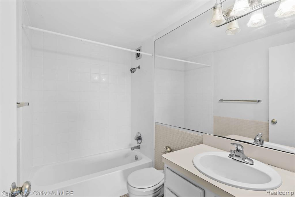 1300 E Lafayette Street, 104, Detroit, MI 48207 — Photo 16
