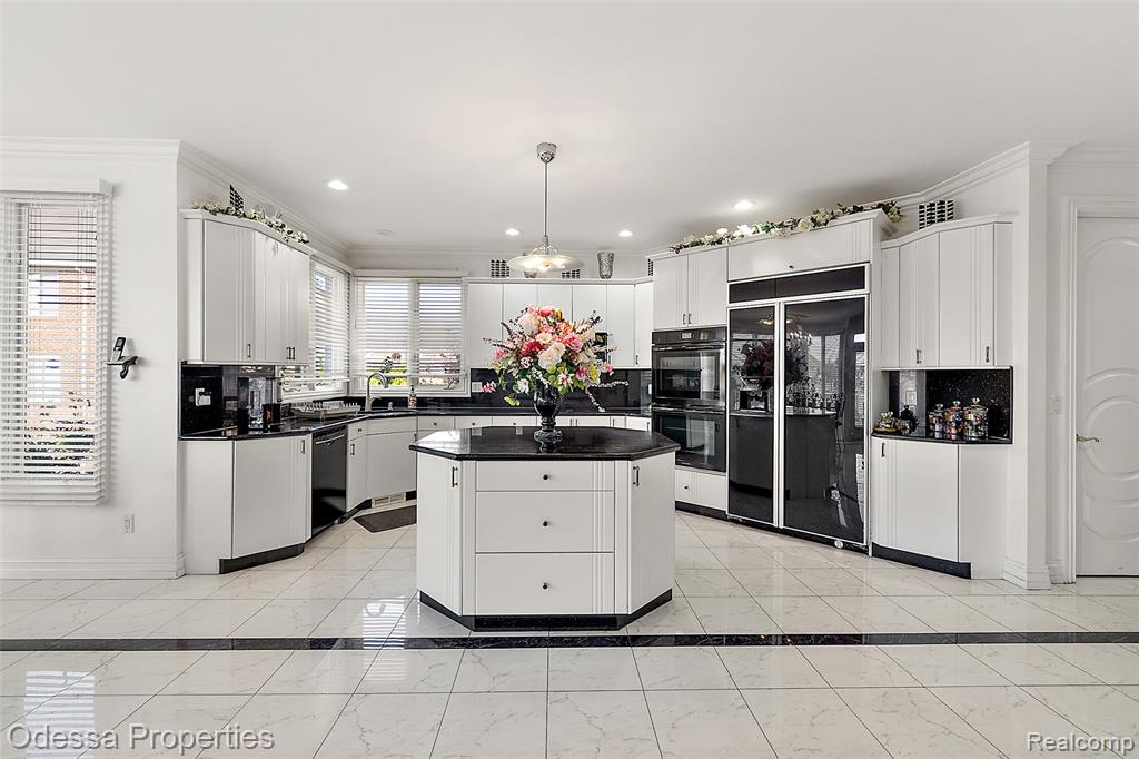 12984 Azure Drive, Utica, MI 48315 — Photo 16