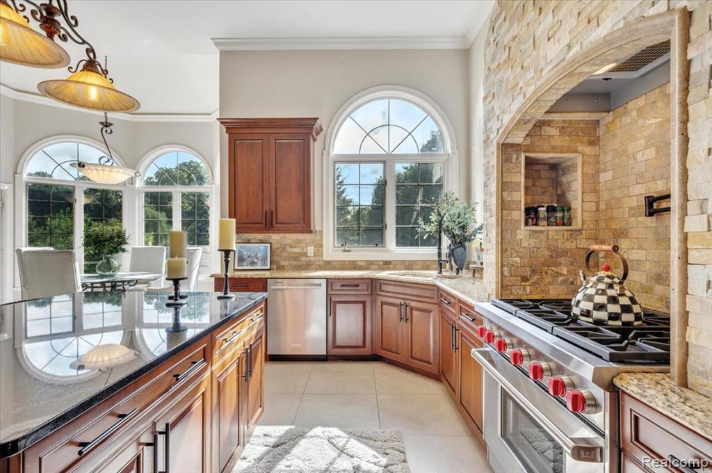54159 DEER RIDGE Court, Rochester, MI 48307 — Photo 12