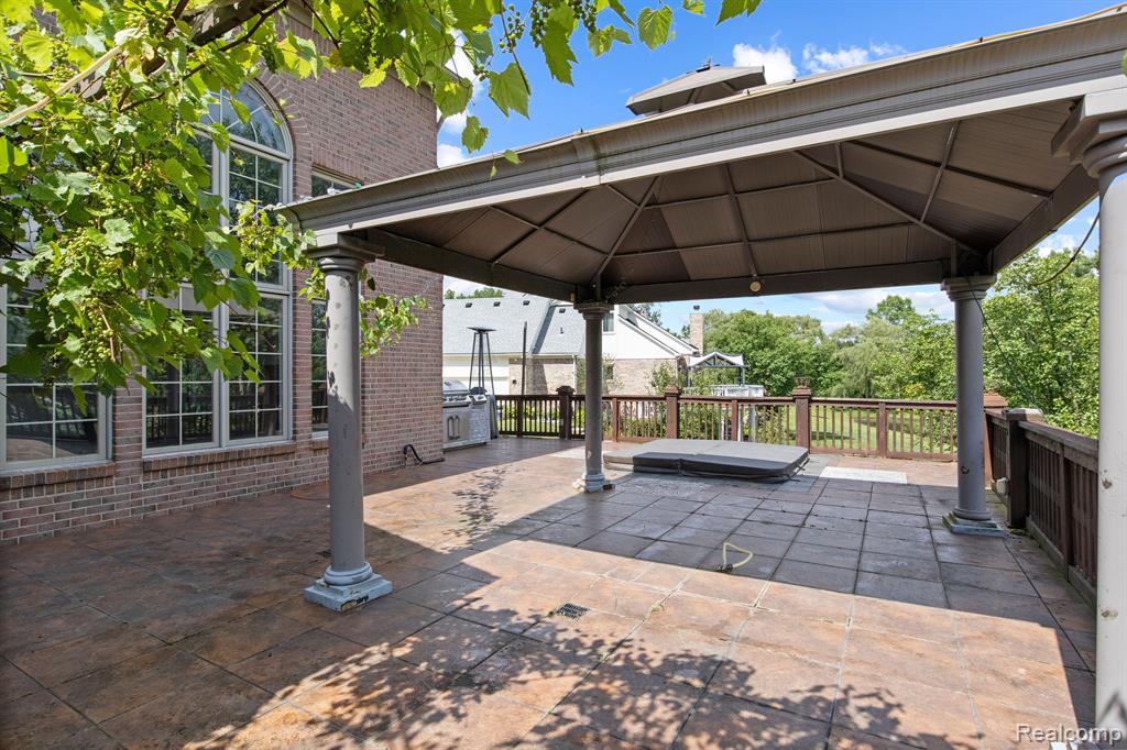 8950 WOODLORE SOUTH Drive, Plymouth, MI 48170 — Photo 58