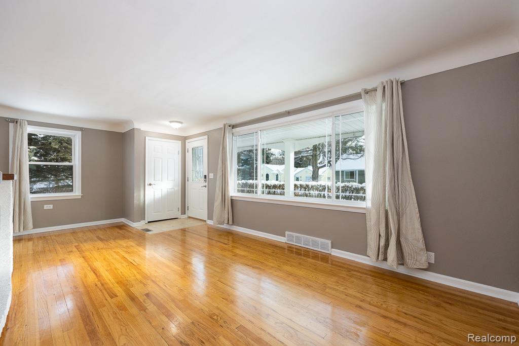 743 E Liberty Street, Milford, MI 48381 — Photo 3
